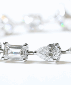 Aurora Royale Bracelet สร้อยข้อมือแห่งความงามเหนือกาลเวลา